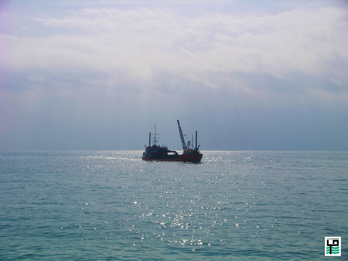 Marina Di Carrara Dragaggi Portuali La Dragaggi